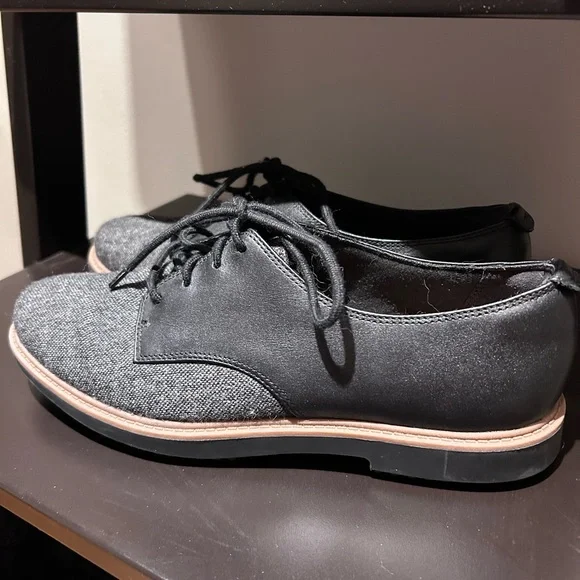 Clarks Black Leather and Gray Fabric Loafers - Picture 4 of 8